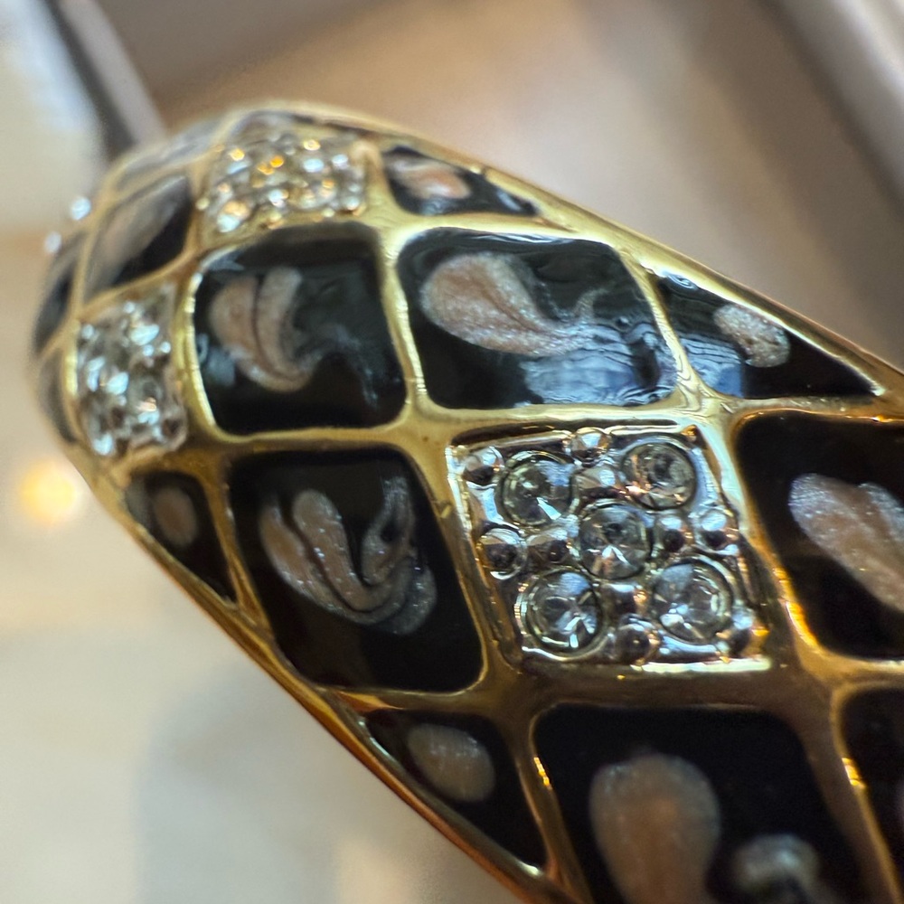 Elegant John Medeiros Pave Hinged Bangle Bracelet. - Picture 8 of 11